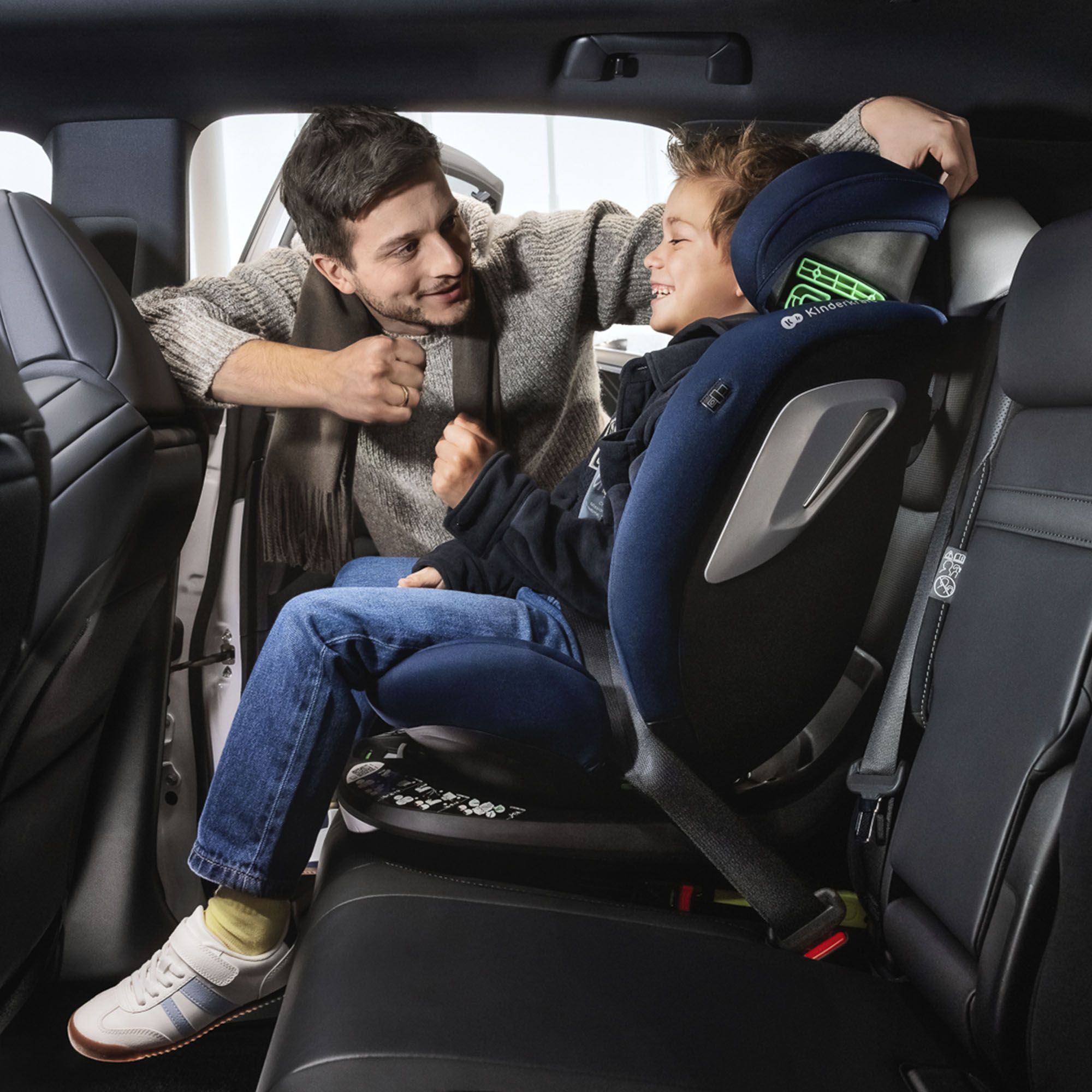 KINDERKRAFT I-GROW 2 PLUS i-Size automobilinė kėdutė tamsiai mėlyna - Image 7