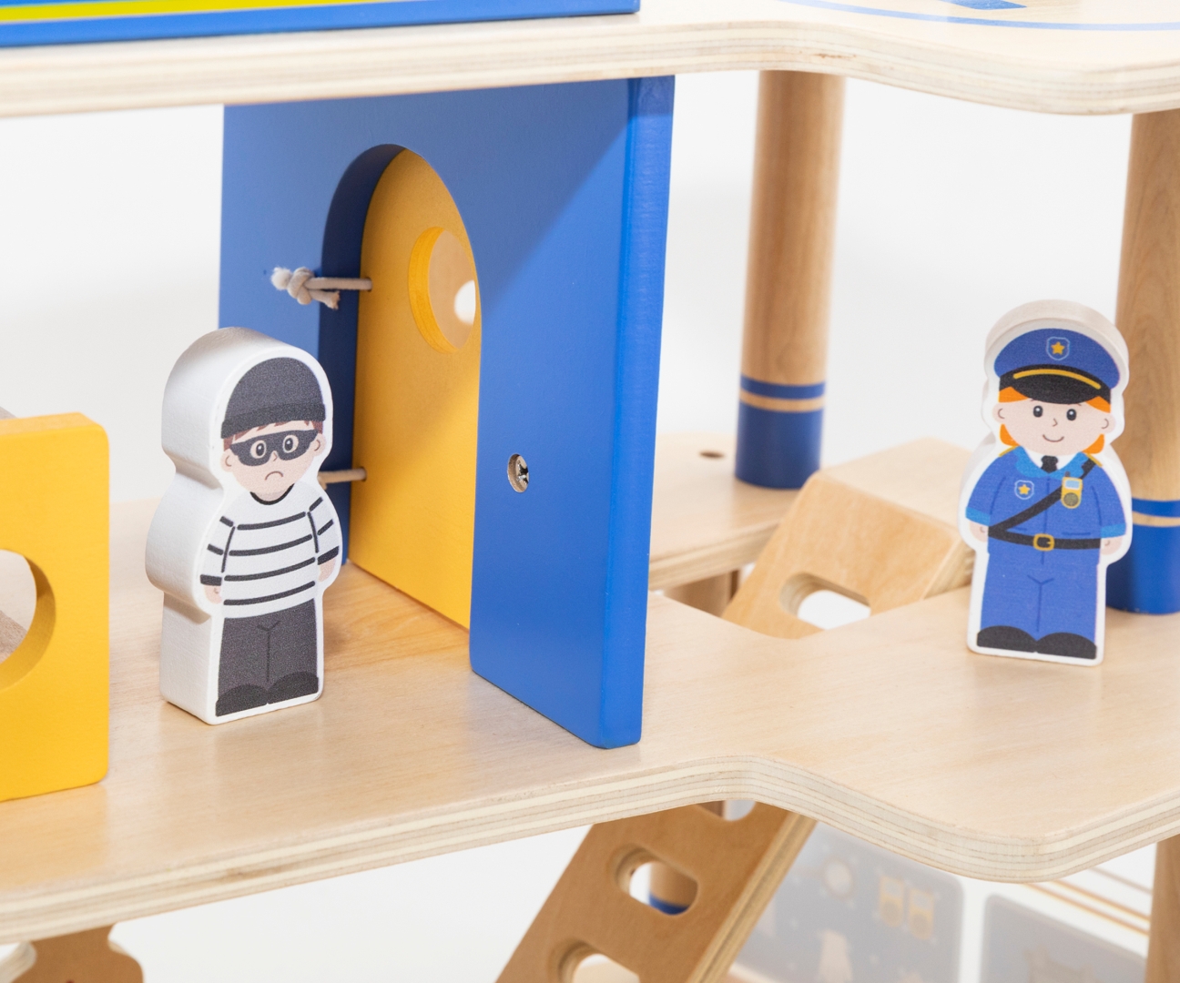 VIGA Medinis policijos komisariatas su priedais - Image 7