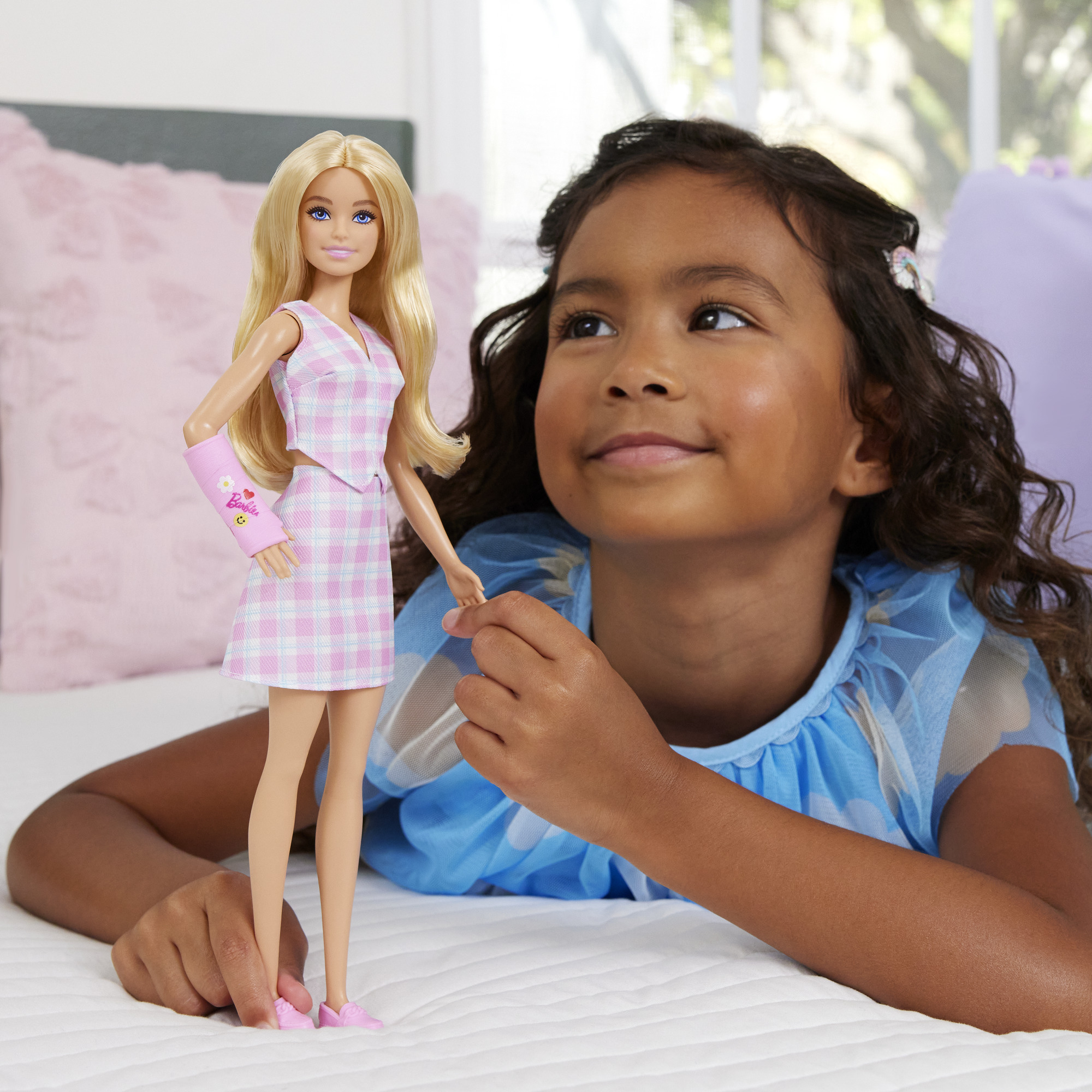 BARBIE madistė su rankos įtvaru (JJN56) - Image 3