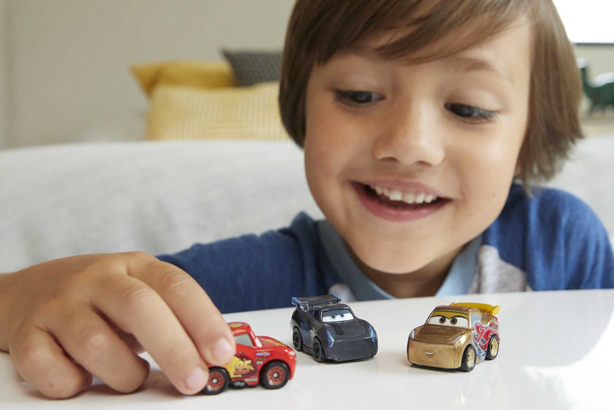 CARS trijų automodeliukų rinkinys – Mini lenktynininkas (GKG01) - Image 2