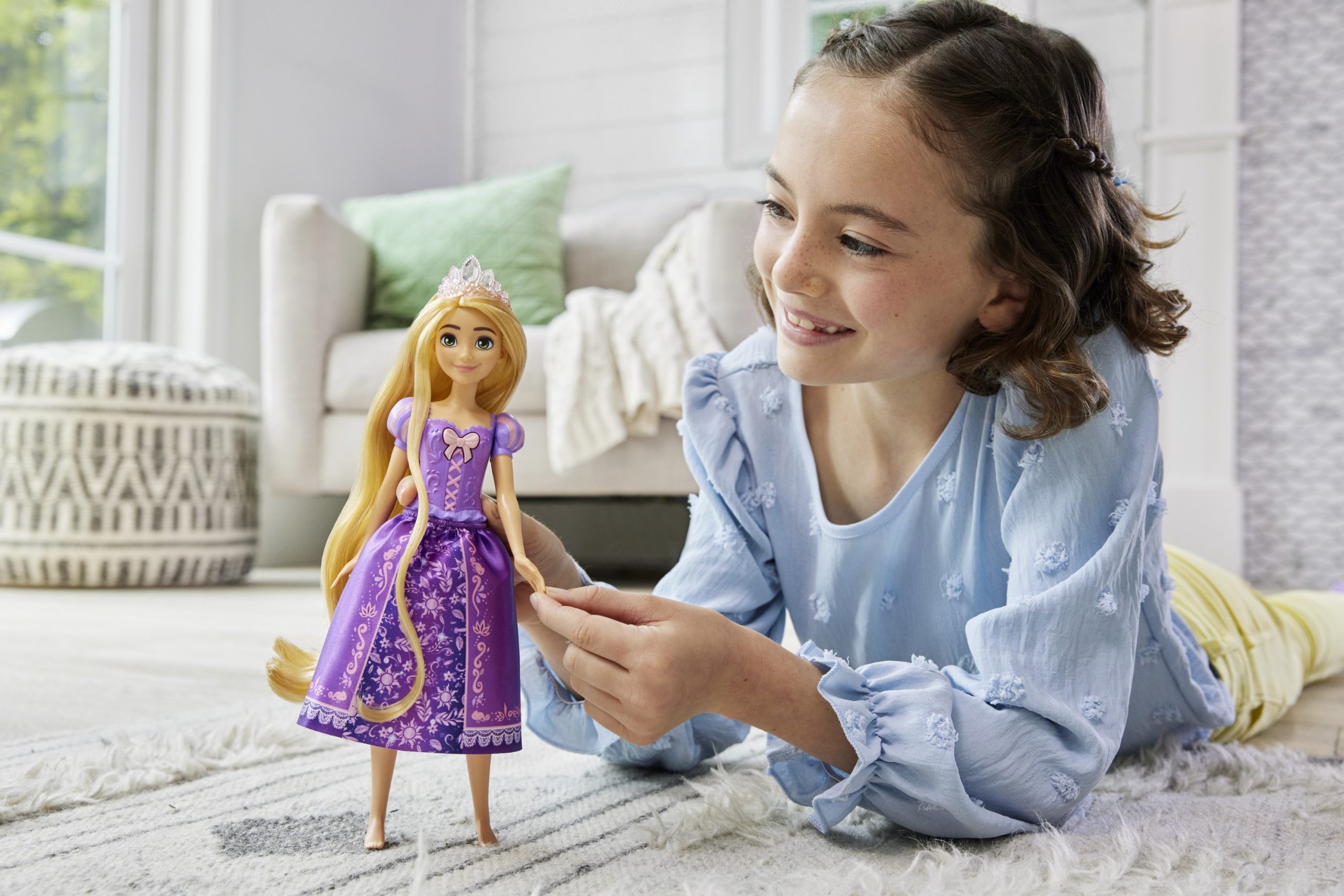 DISNEY PRINCESS dainuojanti lėlė Auksaplaukė (anglų kalba) (HPD41) - Image 3