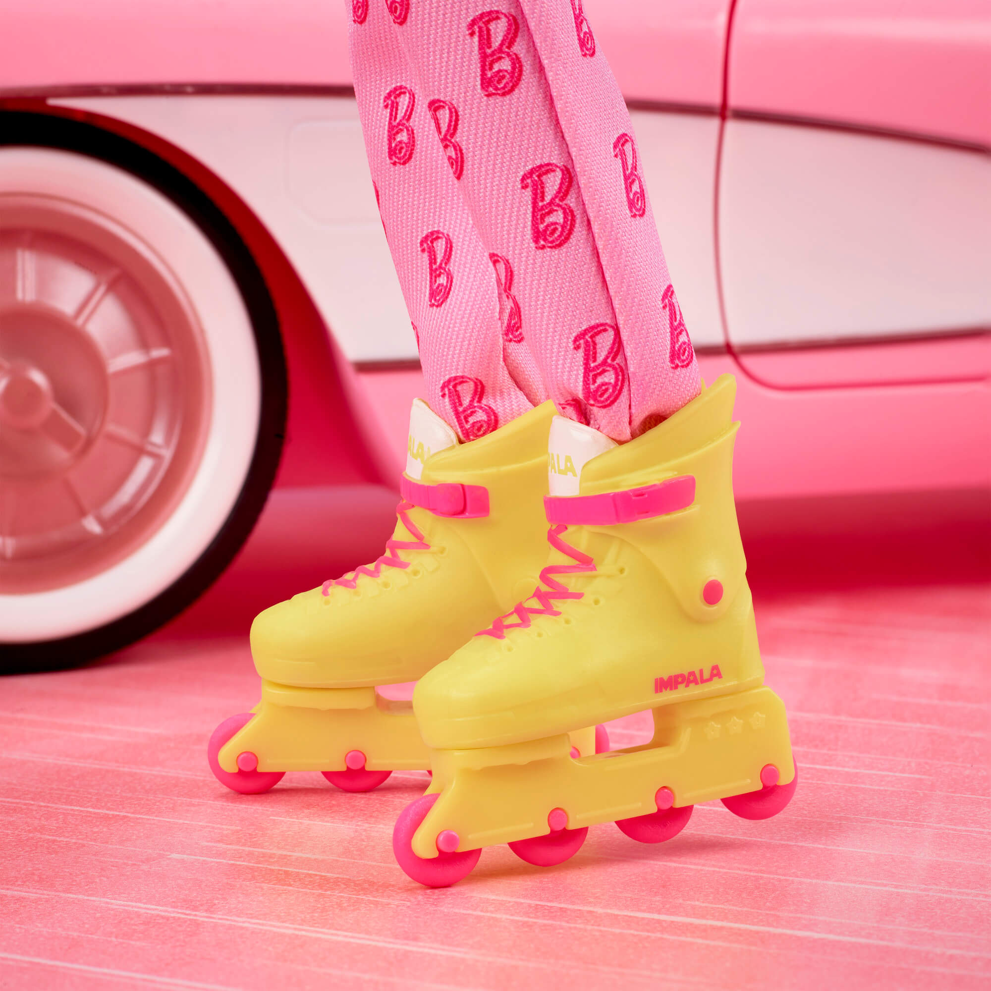 Kolekcinis BARBIE filmo Kenas rožiniu kostiumu (JCP80) - Image 2