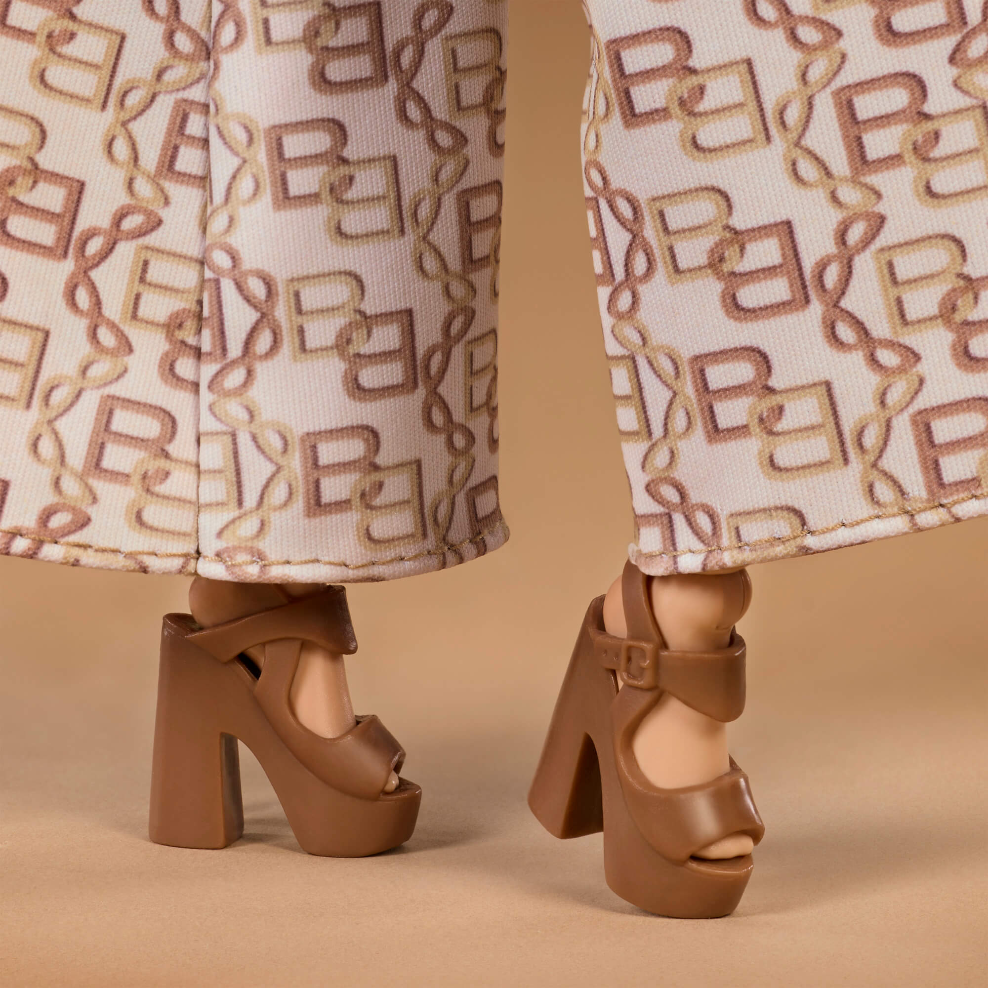 BARBIE BASICS No7 lėlė (JJX26) - Image 6